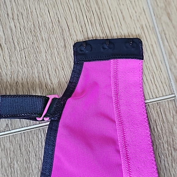 Lululemon Ta Ta Tamer Sports Bra - Picture 10 of 10